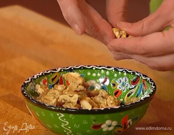 Грецкие орехи поломать.