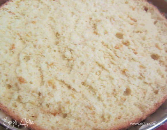 Накрыть вторым коржом.