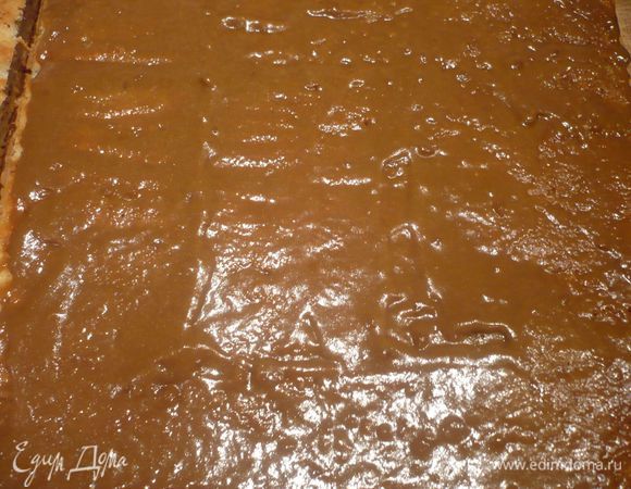 Накладываем ровненько крем.