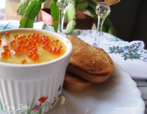 Перед подачей украсить паштет красной икрой. Это очень вкусно и красиво. Приятного аппетита! С Наступающим Новым годом, друзья!