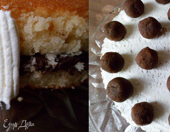 взбиваем сливки с сах.пудрой   и загустителем и начинаем украшать бока,потом смазываем верх и укладываем шарики