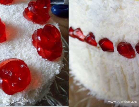 украшаем розами торт,зернами   граната и мятой