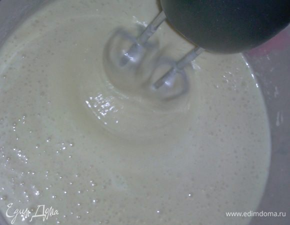 Порционно в тесто добавить муку.