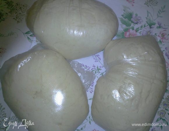 Тесто расфасовать по пакетам и убрать в морозильную камеру.