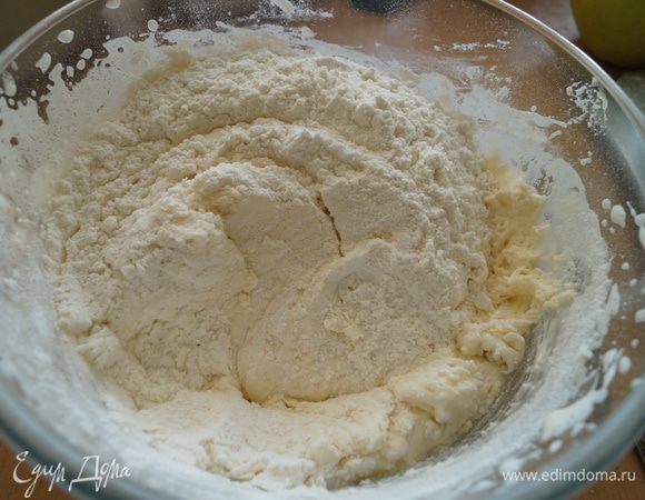 Добавить муку и перемешать