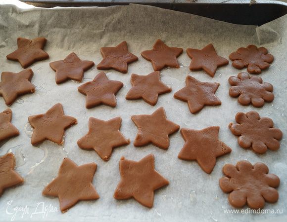 Выложить на противень и поставить в разогретую до 200 градусов духовку на 10 минут