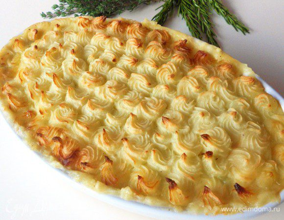 Выпекать в разогретой до 180-200 гр. духовке 10-25 мин. (в зависимости от величины формы) до золотистого цвета. Не забудьте на нижний уровень поставить противень, т.к. соус может вытекать при закипании.