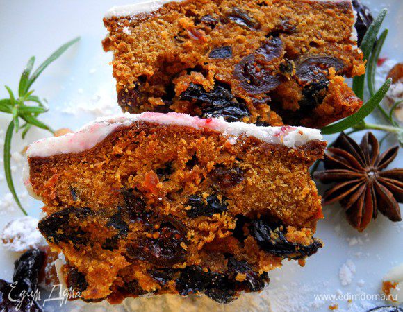 Готовый бисквит сбрызгиваем алкоголем (коньяком, виски, ромом, бренди, и т.п.), накрываем бумагой, потом фольгой и оставляем до остывания. На следующий день вынимаем из формы, заворачиваем его в бумагу и - герметично - в оберточную (липкую) пленку. Оставляем кекс созревать при комнатной температуре как минимум на несколько дней. Говорят, что он может храниться так несколько месяцев, но кто ж ему даст)))