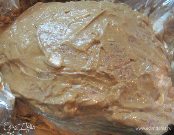 Перевернуть и так же смазать другую сторону.