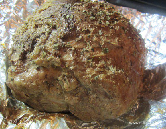 Свинину достать, слить сок, немного остудить и приятного!