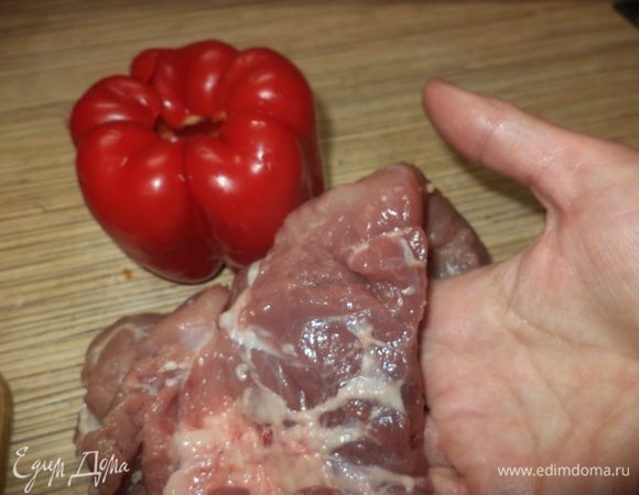 В кусочке мяса сделать карман.