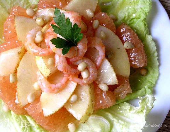 полить салат. Украсить петрушкой.
