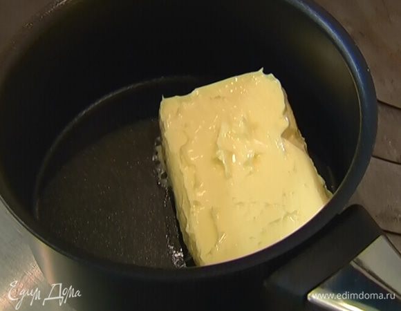 Сливочное масло растопить.