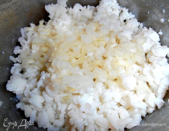 Отправляем в заранее отваренный рис.