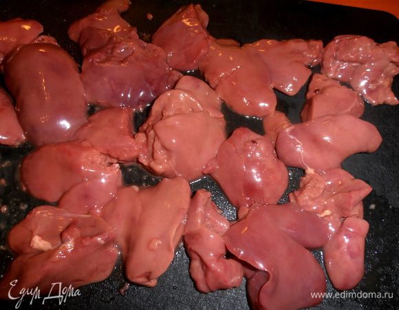 Очистим от жилок(кошки мои выли в голос за спиной и готовы были оставить нас без паштета!)