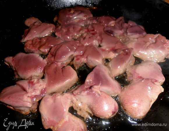 Обжариваем в два этапа на оливковом масле.