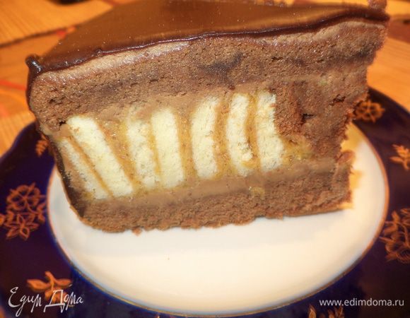 Ну вот и все осталось только дождаться пока глазурь застынет и торт уляжется!