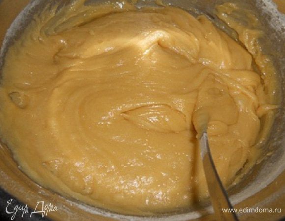 Тесто должно получиться консистенции густой сметаны, тесто  нужно поставить на ночь в холодильник