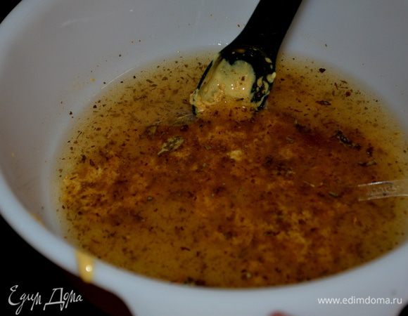 Разогреть духовку до 200 гр.
В блюде смешаем все перечисленные ингредиенты кроме картофеля.