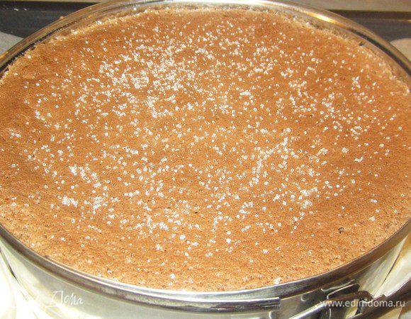 Посыпать сахаром.