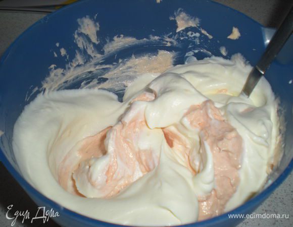 Смешать со сливками.