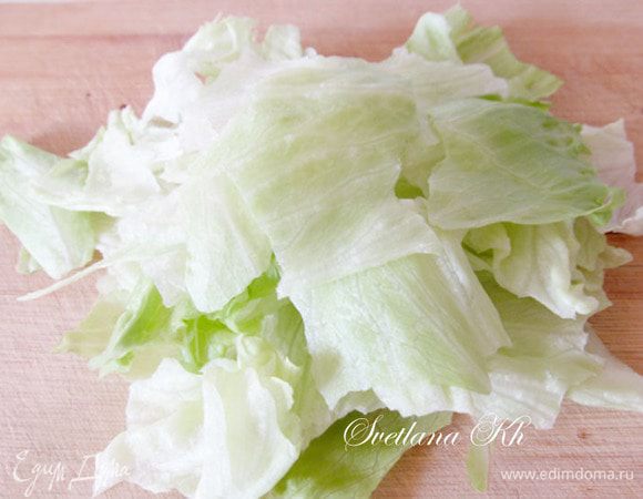 Капусту - крупными ломтями.