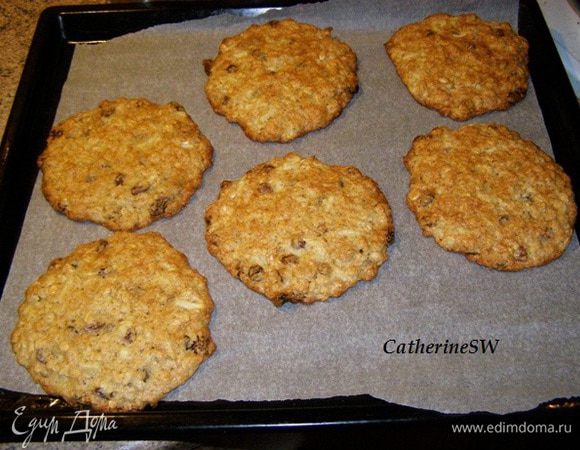 Выпекать на среднем уровне духовки при 190 градусов до золотистого цвета. Время выпечки - около 20 минут.