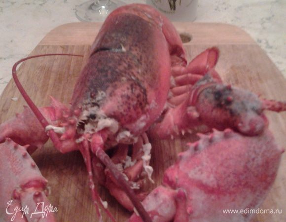 Приготовить сливочное масло, размягчённое при комнатной температуре, ввести  немного сока и цедру одного мандарина.