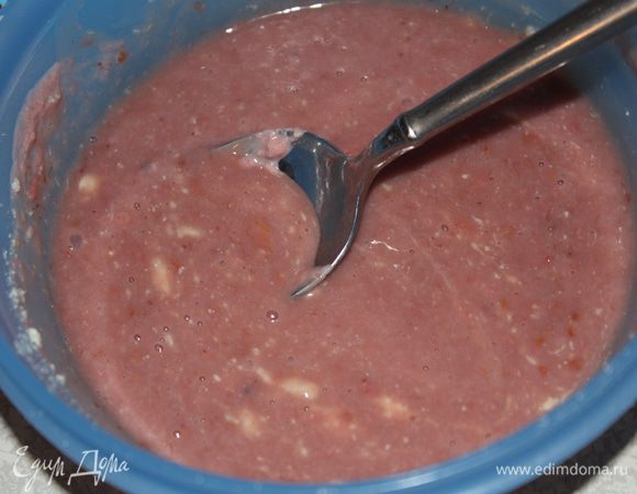 Сразу же смешиваем с тертым шоколадом и остужаем при комнатной температуре.Потом набираем в кондитерский мешок и убираем на 1 час в холодильник.