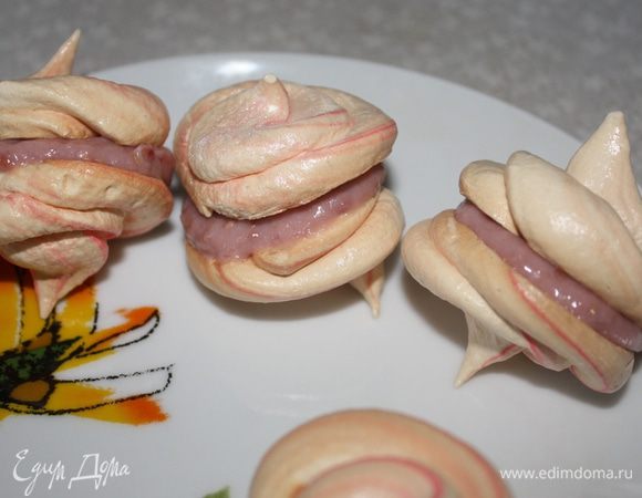 Склеиваем половинки кремом и наслаждаемся!!!!