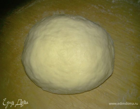 Маргарин растереть с мукой + разрыхлитель, добавить 1 яйцо + 2 ст. л. воды, замесить тесто и убрать в холодильник на 30 мин.