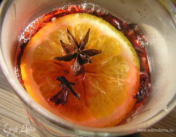 добавить дольки апельсина и бадьян, настаивать еще 3-5 минут. 
