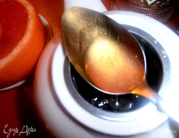 Из дольки грейпфрута (или др. цитр.) выдавливаем для витаминов сок тоже прямо в чайничек!