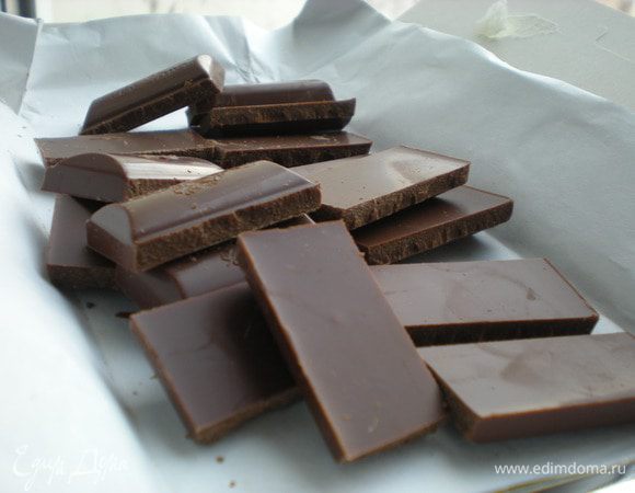 Идем дальше, делаем фигурки. Шоколад растопить на водяной бане.