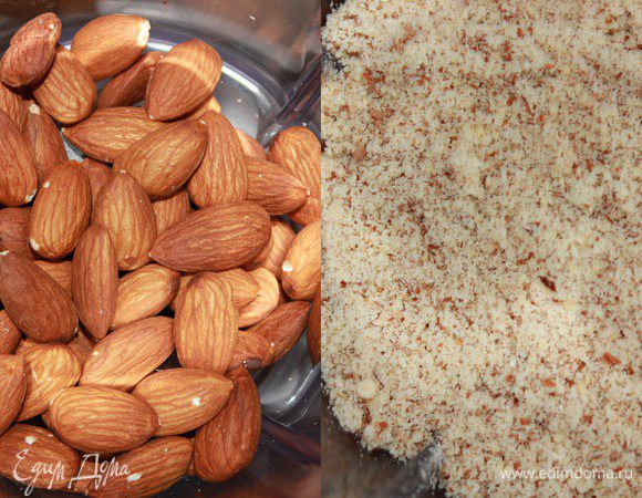 Добавить кондитерское масло и столько молотого миндаля, чтобы получилась крепкая масса. Оставшийся миндаль мять до тех пор, пока масса еще немного липнет. Насыпать его вместе с очищенным, молотым миндалем или просеянной сахарной пудрой на кухонную доску, раскатать в пласт толщиной около 2 см, вырезать кружочки (звездочки или сердечки)