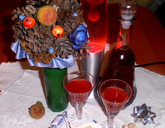 Разливаем напиток в красивую бутылку или графин и ждём гостей!!!