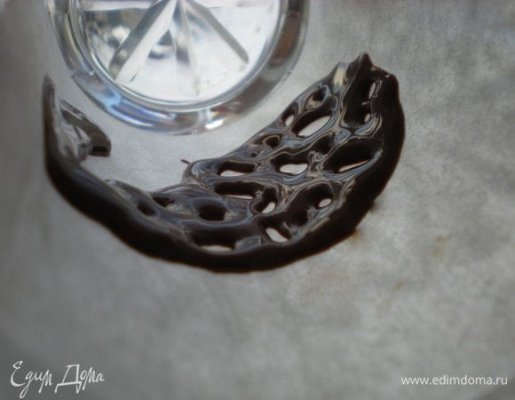 Чтоб фигурки были в 3D разрезаем аккуратно на кусочки бумагу и ложем в стакан, так они у меня и сохли.