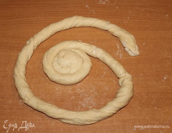 Рулет свернуть в улитку.