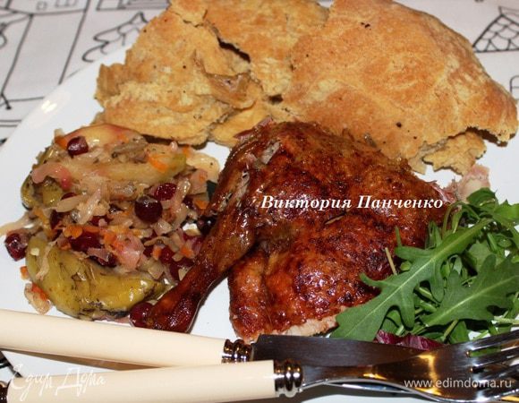 Снять тесто с утки, порвать его на куски. Это тесто мы съедаем с уткой вместо хлеба. Утку порубить на порционные куски, разложить начинку. Наполнить бокалы шампанским и есть с удовольствием... С Новым годом, мои дорогие друзья!!!!!!!!!!!!!!!!!!!!!!!!!!!