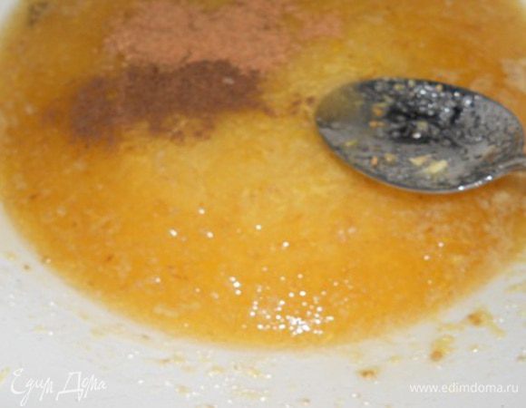 Добавить пряности,соду и перемешать.