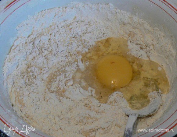 добавить яйцо