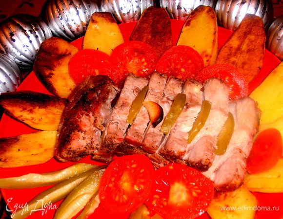 На гарнир отлично подходит картофель,зажаренный лепестками на маргарине в духовке(фирменное блюдо мужа,готовит его целый противень и съедается быстро как чипсы!)