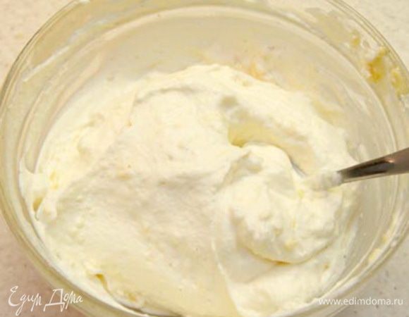 Ванильный крем:
Заварной крем и сливки аккуратно перемешать до однородного состояния, стараясь сохранять пышность крема. Убрать в холодильник.
