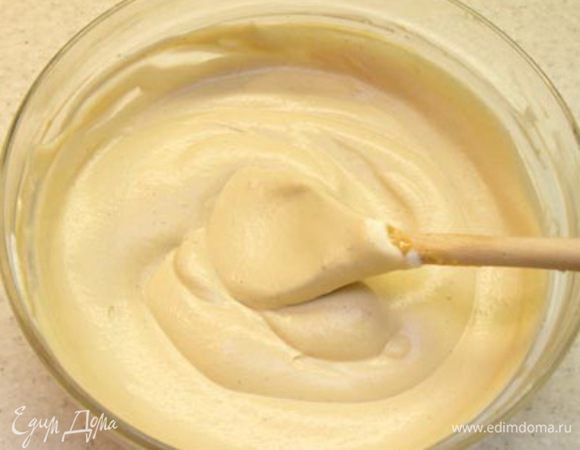 Кофейно-коньячный крем:
Смешать заварной крем, эспрессо и коньяк. Далее ввести сливки и аккуратно перемешать до однородного состояния, стараясь сохранять пышность крема. Убрать в холодильник.
