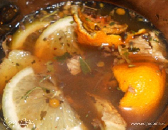 Смесь в заварнике залить кипятком и оставить завариваться 5 - 7 минут.