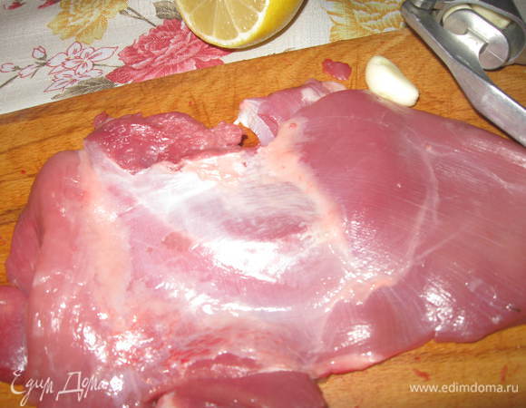 Срезать кости с бедер. 