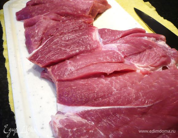 Вот такое у нас получилось полотно, на которое мы теперь начинаем укладывать начинку.