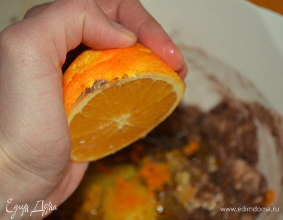 цедру апельсина и пару чайных ложек апельсинового сока...