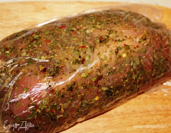 Положить в пакет или затянуть пленкой. В таком виде мясо можно хранить в холодильнике несколько  дней.