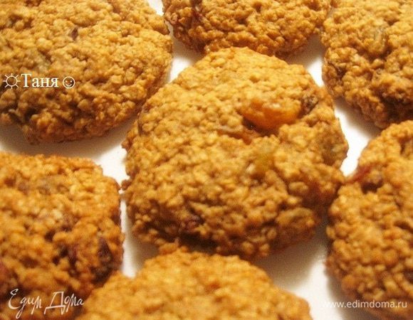 Разложите печенье на протвине около 3 см друг от друга.
Доставать их нужно когда они становятся золотистыми по краем и выглядят светленькими по серединке. Я выпекала 14 минут, после того как вы их достали из духовки оставьте их на горячем протвине 5 минут до того как переложить их охлаждаться, такое вкусненькое,  обязательно попробуйте. 